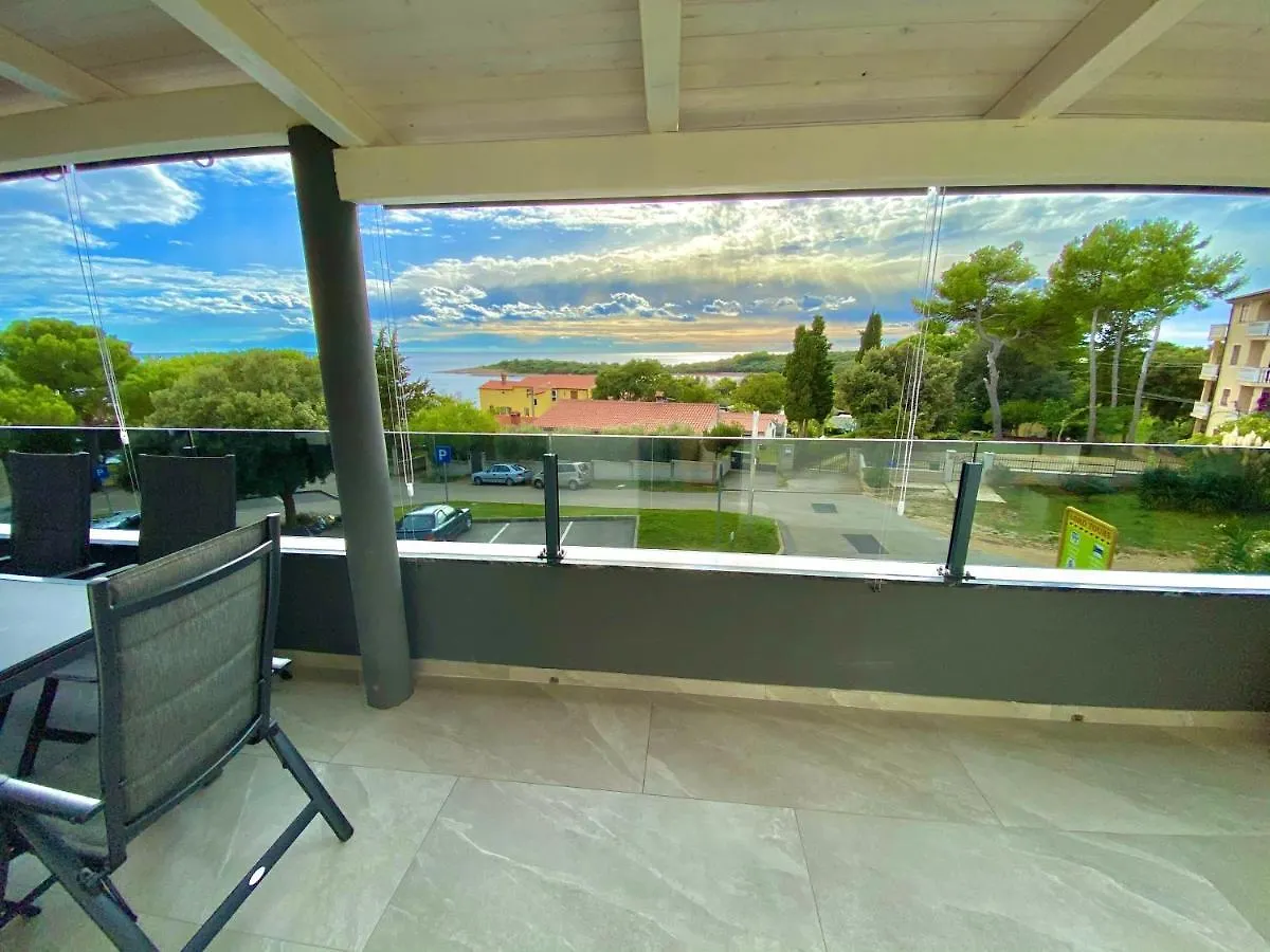 Niko - Big Apartment With Stunning Sea View And Pool Banjole