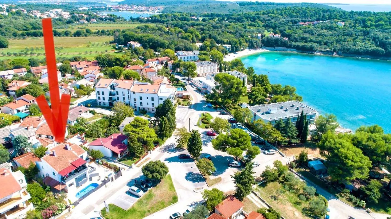 Niko - Big Apartment With Stunning Sea View And Pool Banjole 0*,  Croatia