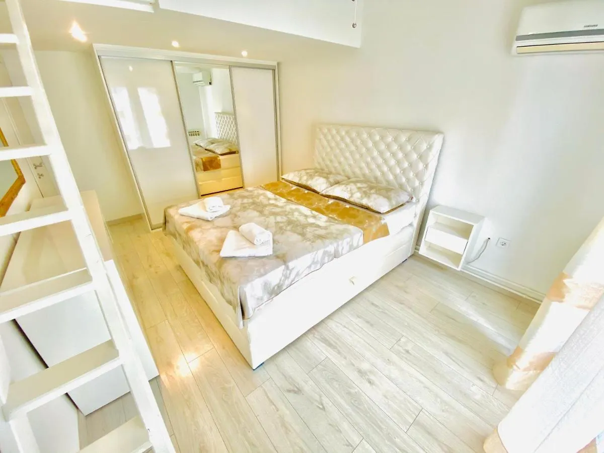 Niko - Big Apartment With Stunning Sea View And Pool Banjole