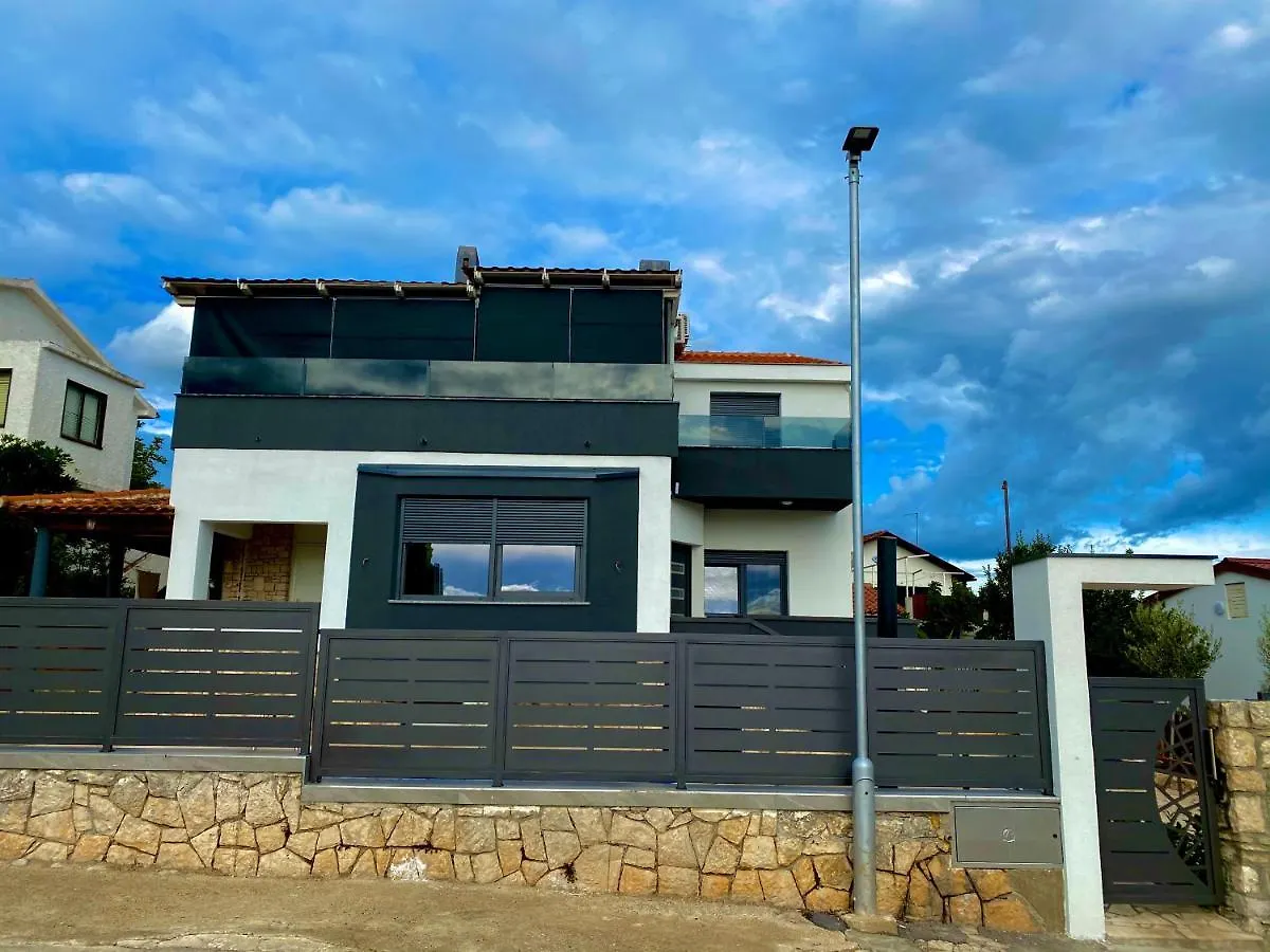 Niko - Big Apartment With Stunning Sea View And Pool Banjole Croatia