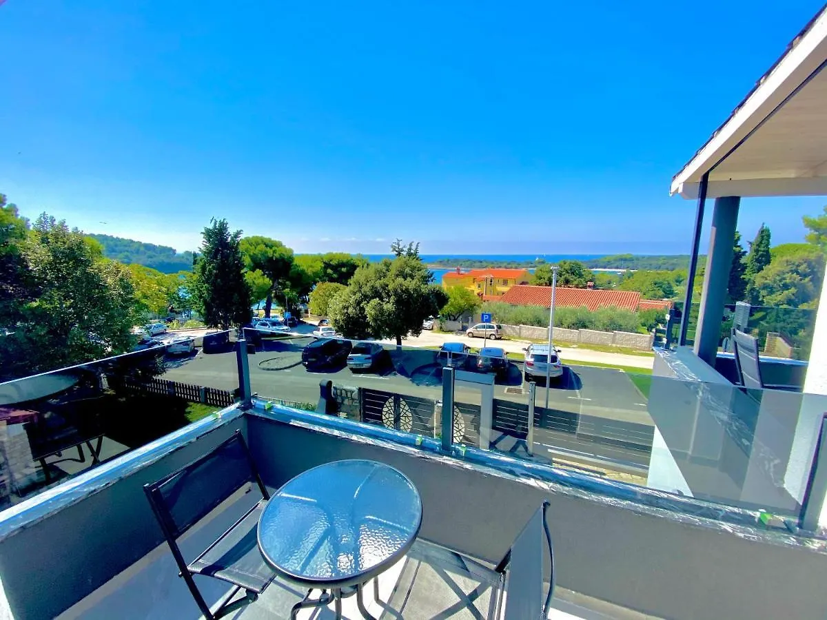 Niko - Big Apartment With Stunning Sea View And Pool Banjole Croatia