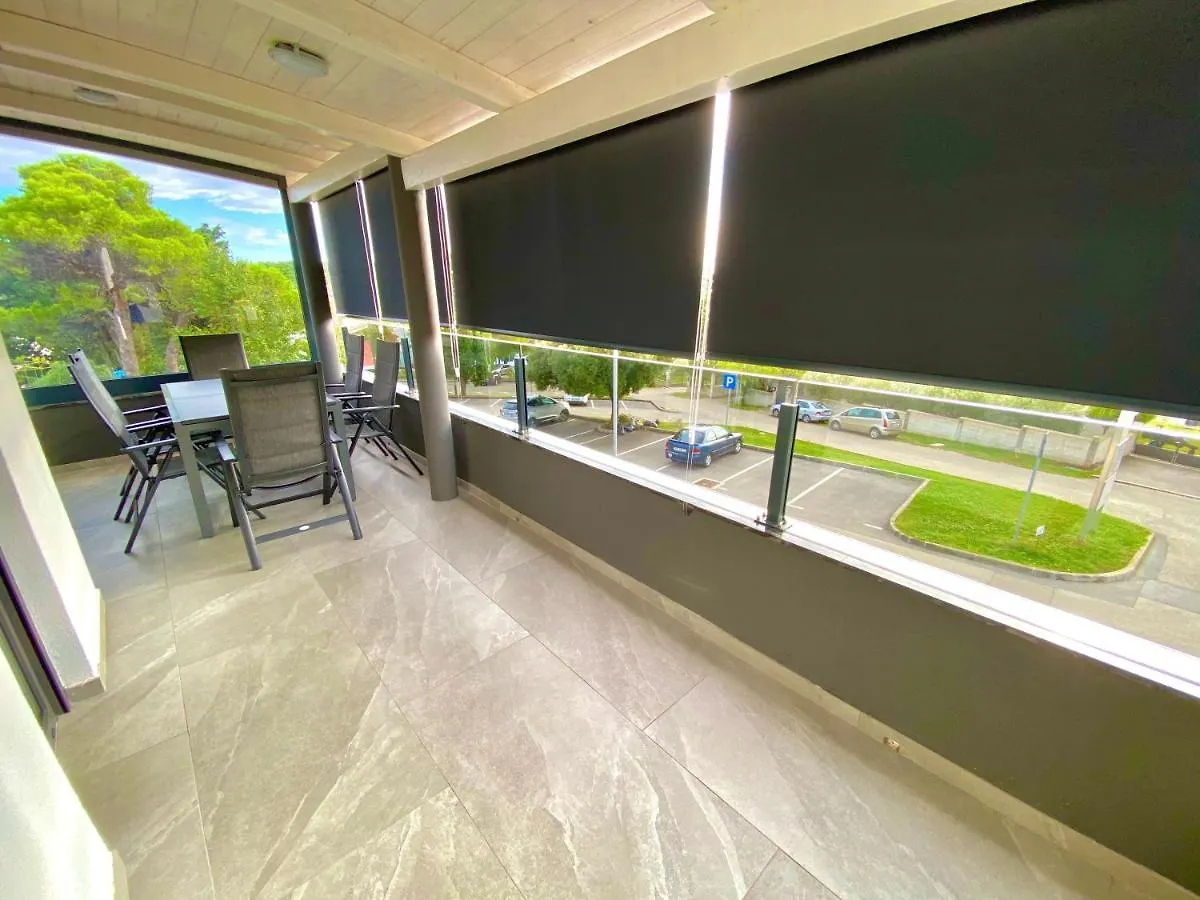Niko - Big Apartment With Stunning Sea View And Pool Banjole