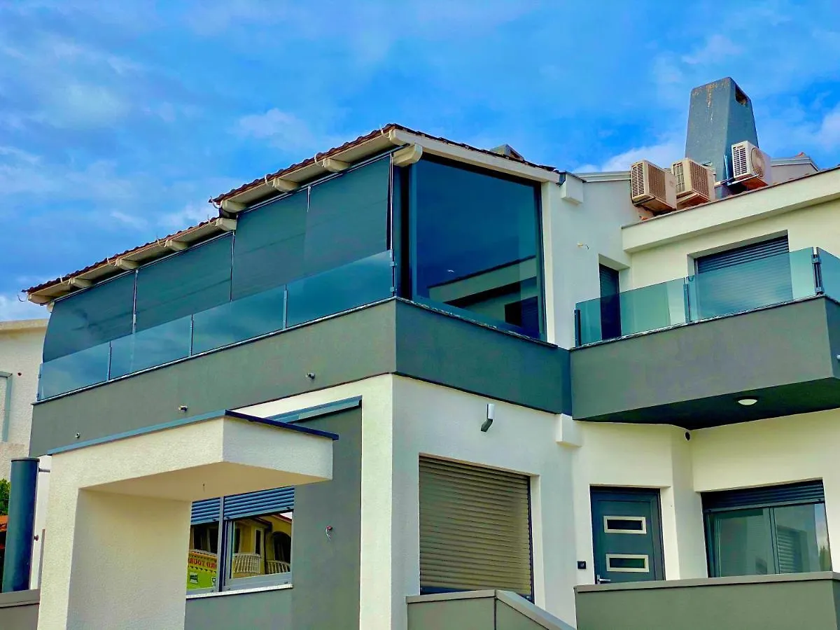 Niko - Big Apartment With Stunning Sea View And Pool Banjole