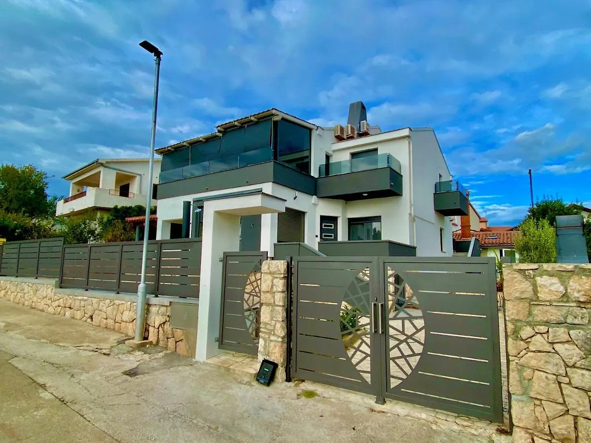 Niko - Big Apartment With Stunning Sea View And Pool Banjole