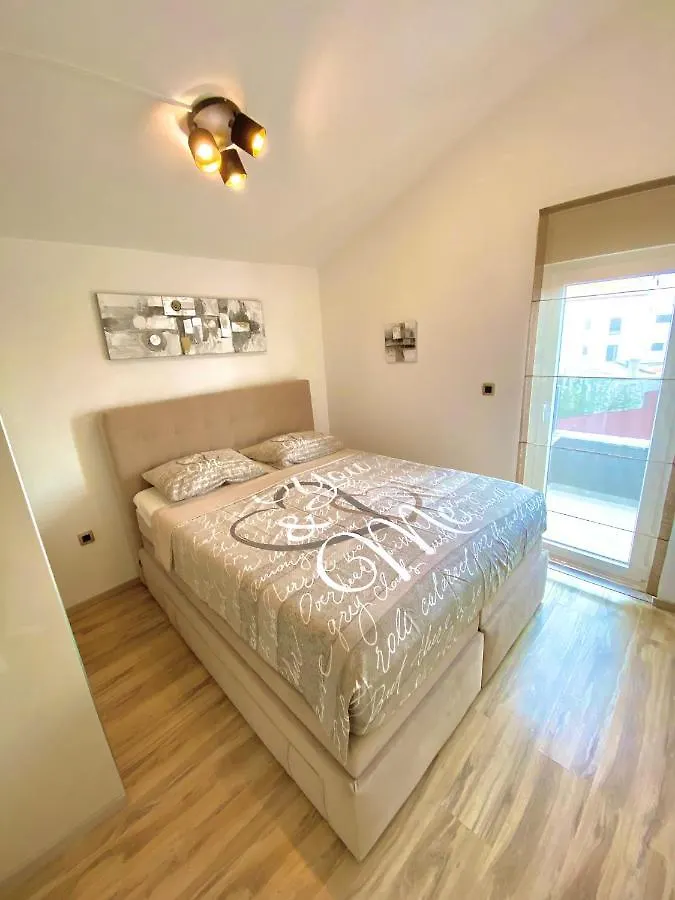 Niko - Big Apartment With Stunning Sea View And Pool Banjole