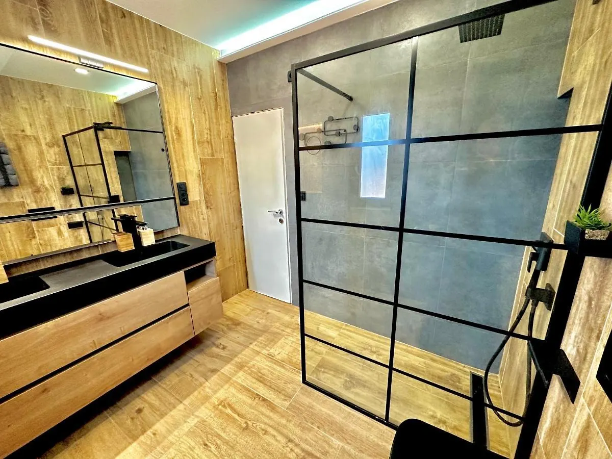 Niko - Big Apartment With Stunning Sea View And Pool Banjole