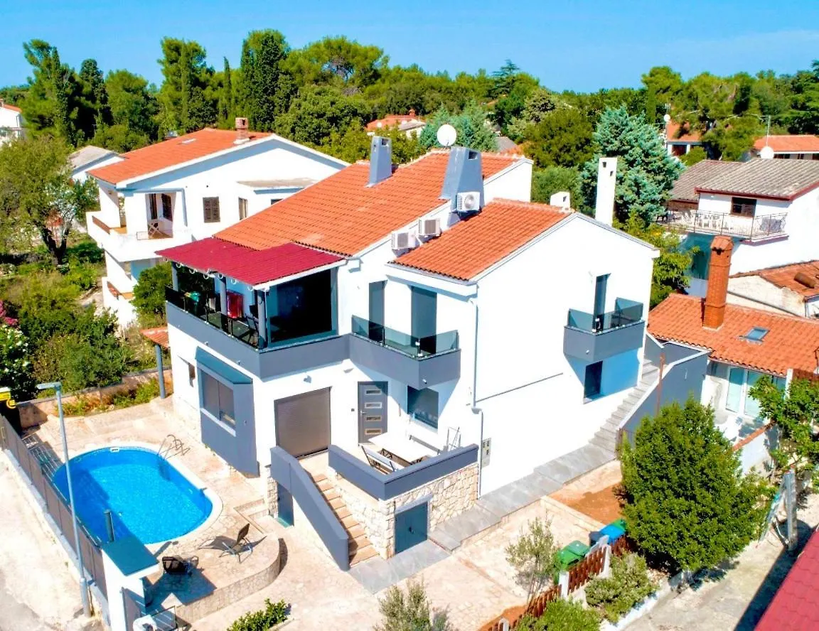 Niko - Big Apartment With Stunning Sea View And Pool Banjole