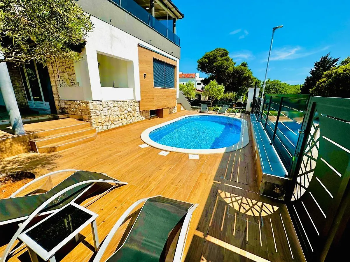 Niko - Big Apartment With Stunning Sea View And Pool Banjole