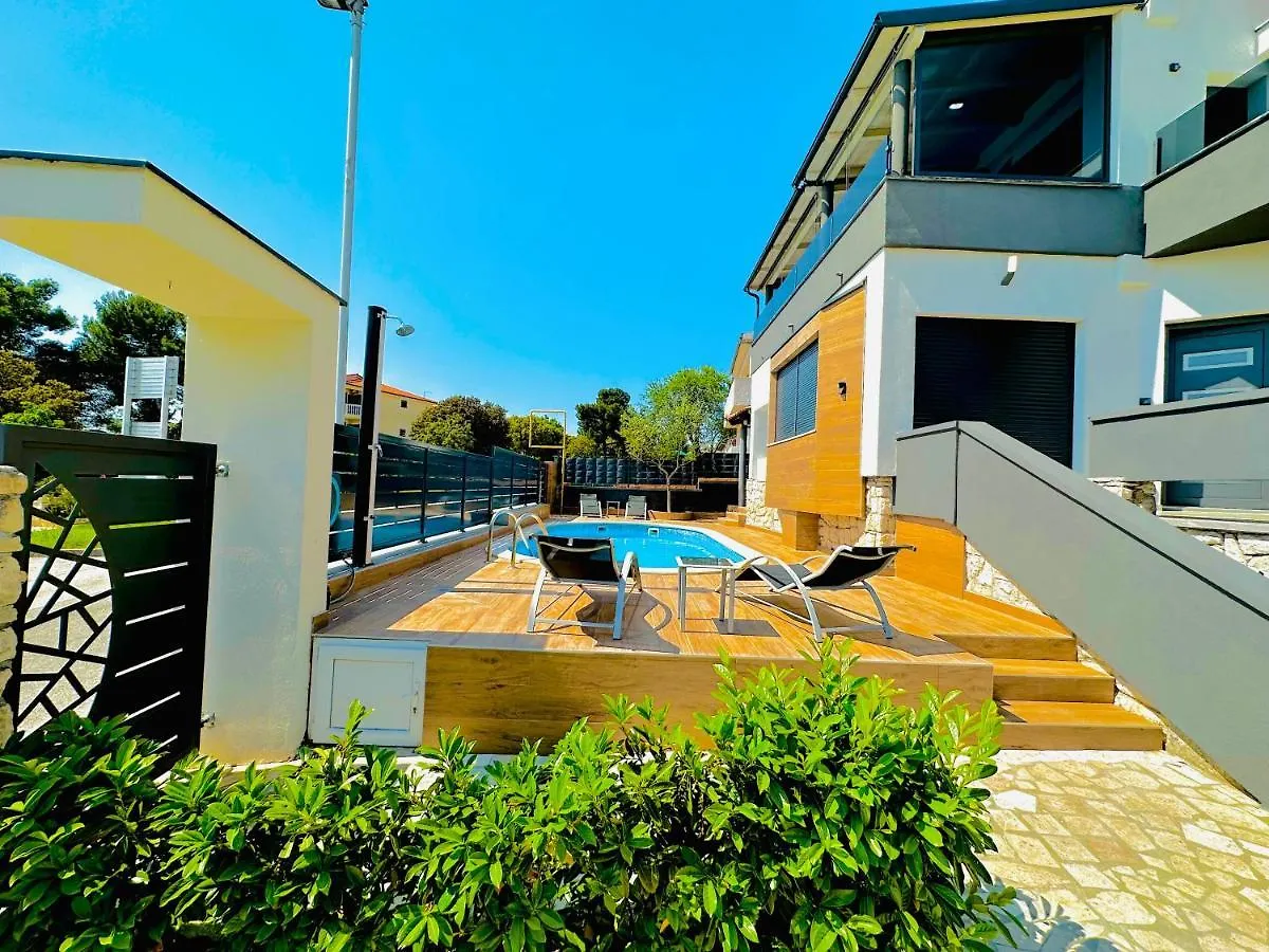 Niko - Big Apartment With Stunning Sea View And Pool Banjole