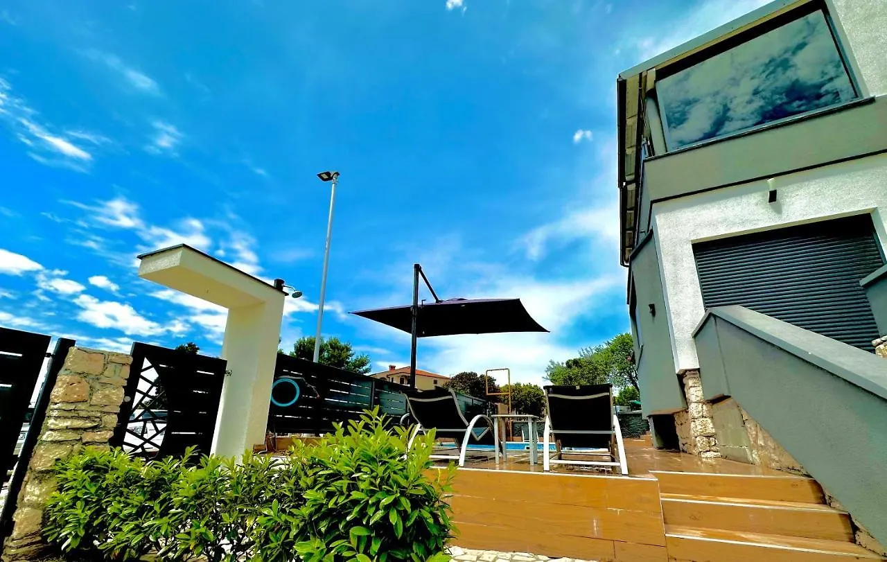 Niko - Big Apartment With Stunning Sea View And Pool Banjole Croatia