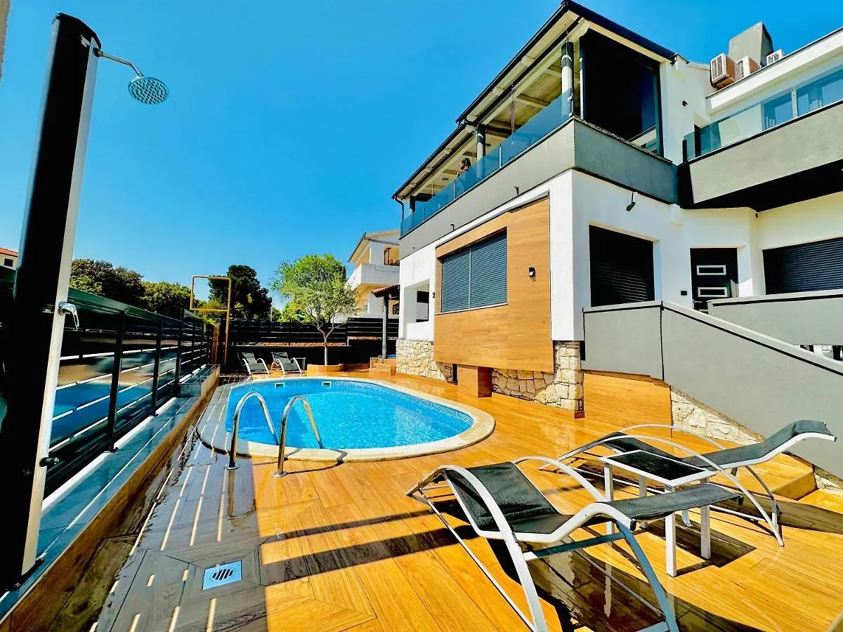 Niko - Big Apartment With Stunning Sea View And Pool Banjole
