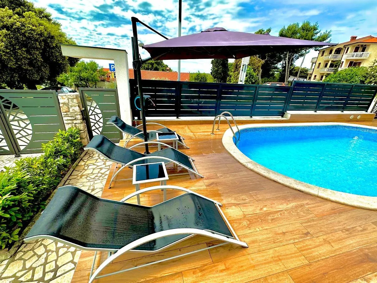 Niko - Big Apartment With Stunning Sea View And Pool Banjole Croatia