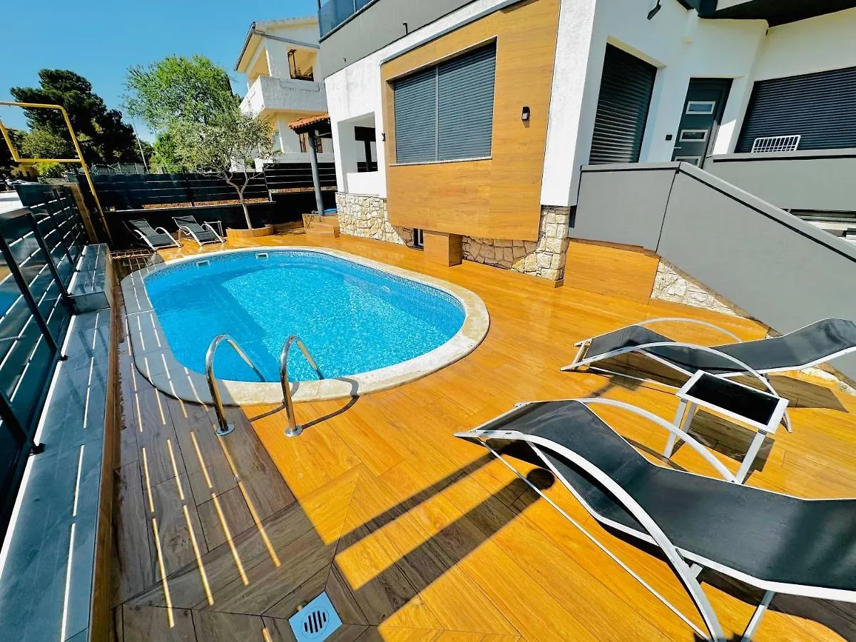 Niko - Big Apartment With Stunning Sea View And Pool Banjole Croatia