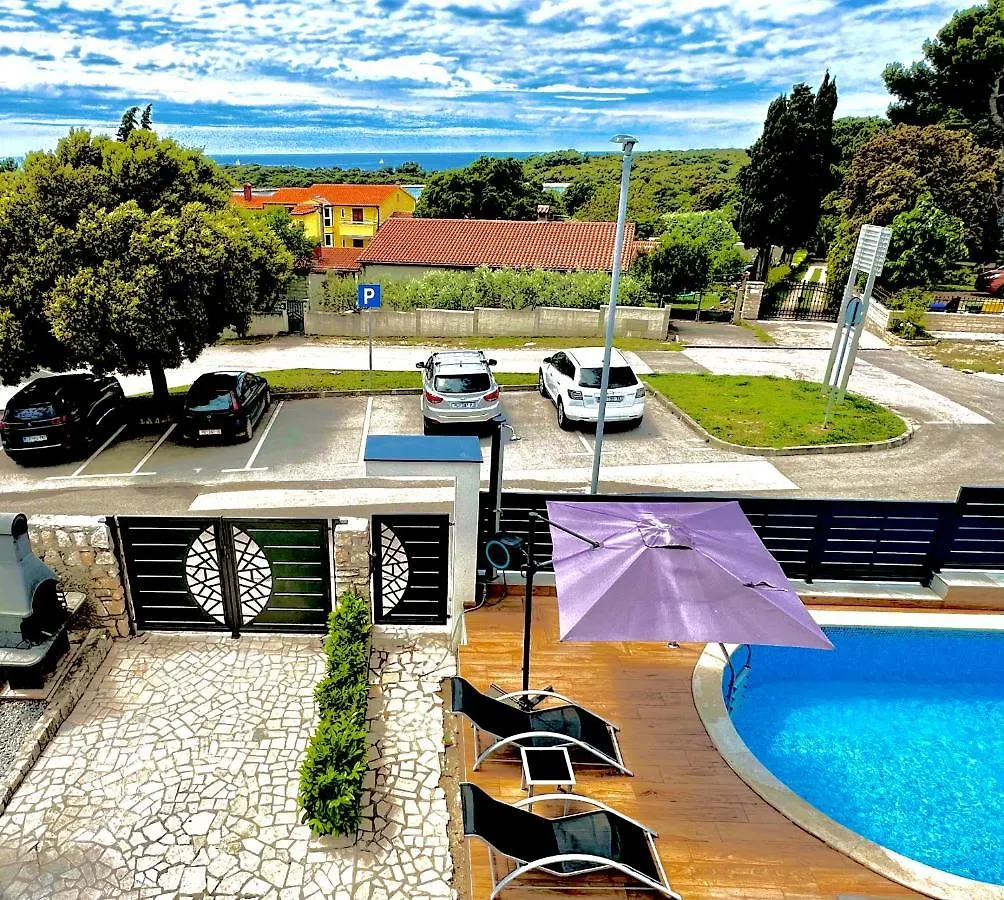Niko - Big Apartment With Stunning Sea View And Pool Banjole Croatia