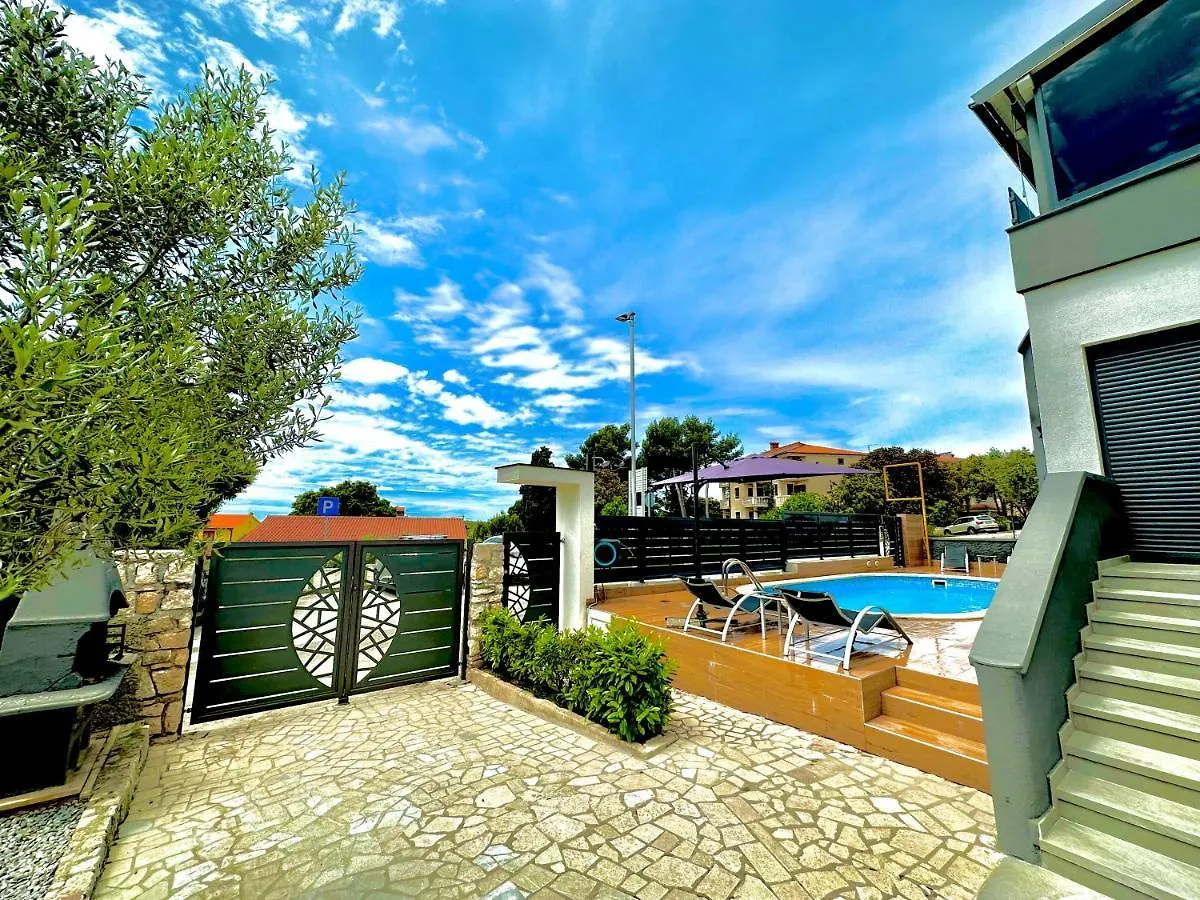 Niko - Big Apartment With Stunning Sea View And Pool Banjole