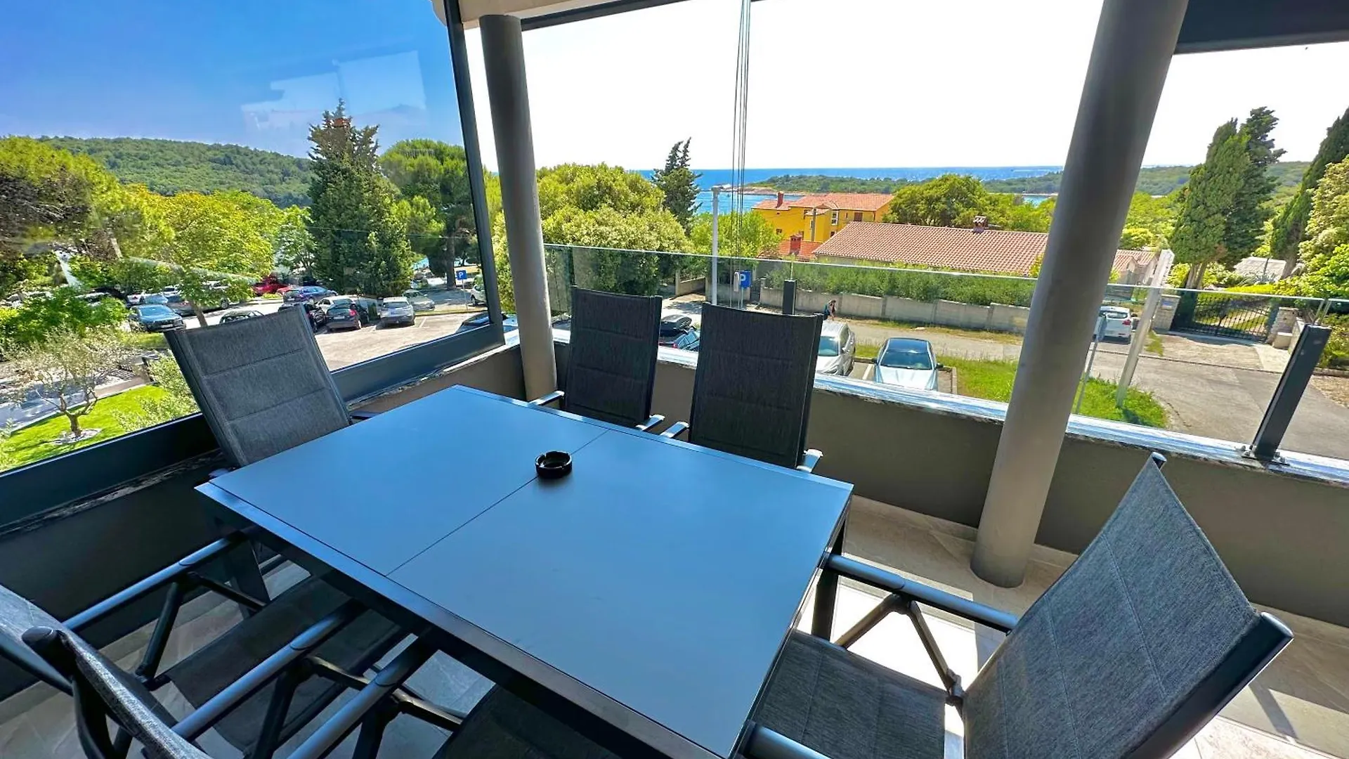 Niko - Big Apartment With Stunning Sea View And Pool Banjole
