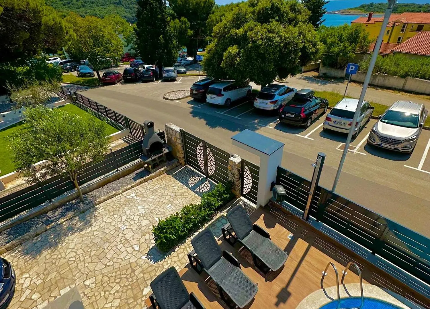 Niko - Big Apartment With Stunning Sea View And Pool Banjole